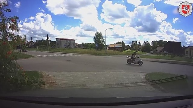 16-metis motociklininkas nustebino visko mačiusius pareigūnus