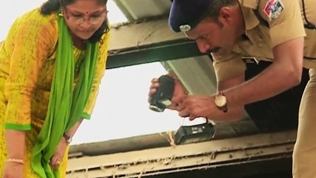 Indijoje išpjovė skylę traukinio stoge, pavogė 677 tūkst. eurų