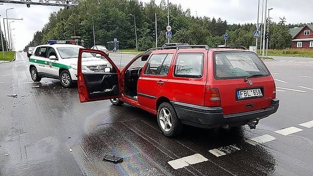 Vilniuje susidūrus automobiliams sužeista moteris