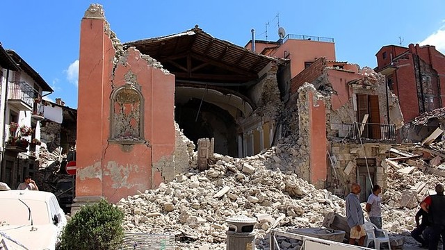 Po žemės drebėjimo Italijoje – kaltinimai statybininkams