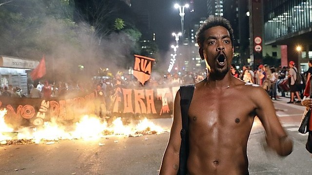 Brazilijos prezidentės palaikyti į gatves išėjo tūkstančiai