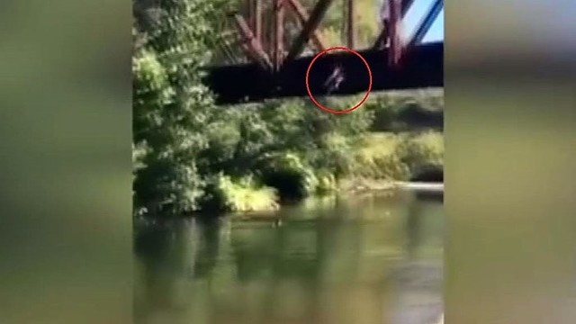 Nesuvokiamas žiaurumas: vyras nuo tilto numetė 4 metų vaiką