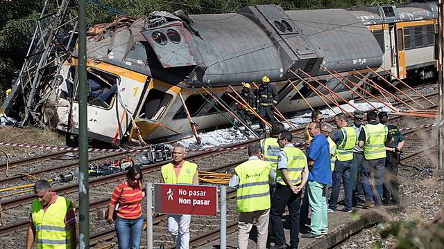Ispanijoje nuo bėgių nulėkus traukiniui žuvo 4 žmonės