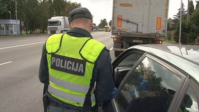 Pareigūnai: vairuotojų tikrinimas be dokumentų užtruks ilgiau