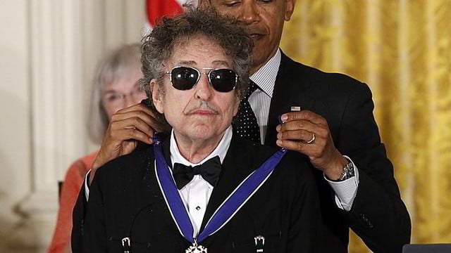 Nobelio literatūros premija atiteko amerikiečių bardui Bobui Dylanui