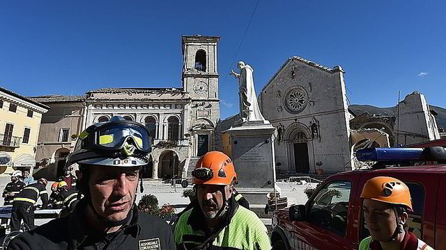 Italija skaičiuoja nuostolius: baiminamasi, kad pastatai dar gali nuvirsti