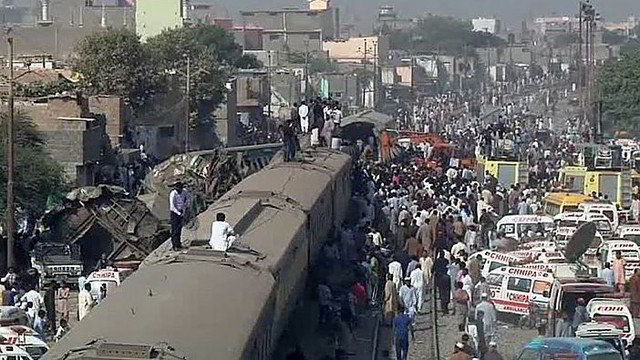 Pakistane susidūrė du traukiniai, mažiausiai 17 žuvo