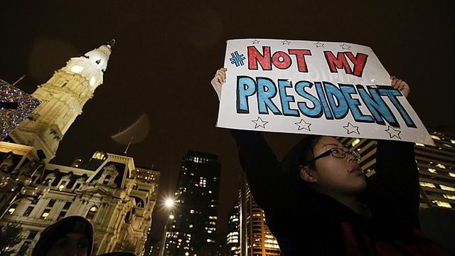 Supykę dėl D. Trumpo pergalės amerikiečiai išgarsino protesto šūkį