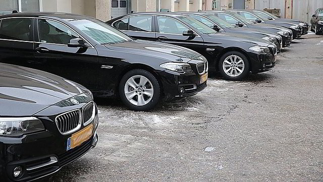 Seimo valdyba uždraudė parlamentines lėšas leisti automobilių nuomai