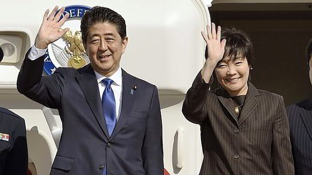 Japonijos lyderis išvyko pas D. Trumpą: tikisi užtarimo