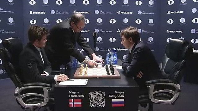 Įtemptoje kovoje dėl pasaulio šachmatų čempionų titulo – vėl lygiosios