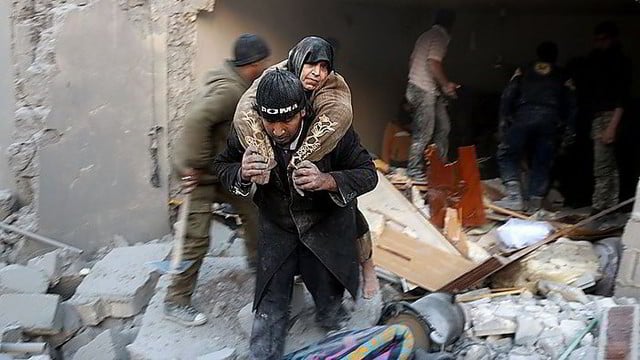 Iš Alepo masiškai bėga gyventojai ir tai dar ne pabaiga