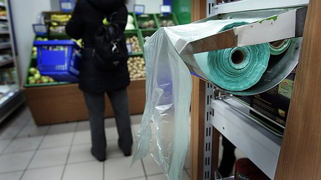 Lietuvoje mažėja naudojančiųjų plastikinius maišelius