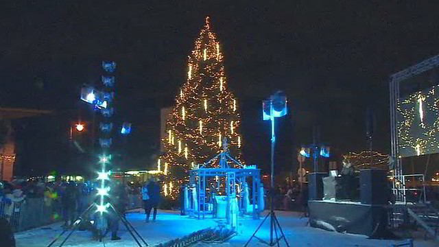 Rygoje įžiebta pagrindinė šalies Kalėdų eglė ir pasiektas rekordas