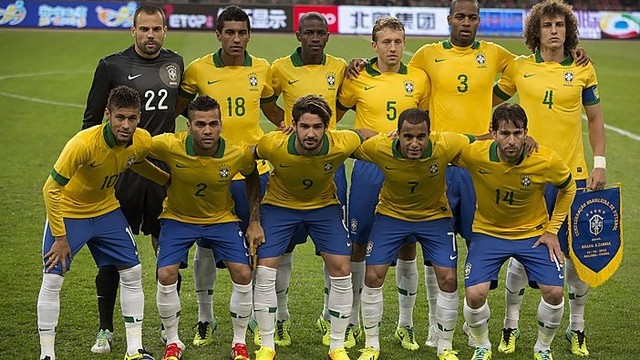 Brazilai sunerimę: olandai arba ispanai lauks jau aštuntfinalyje
