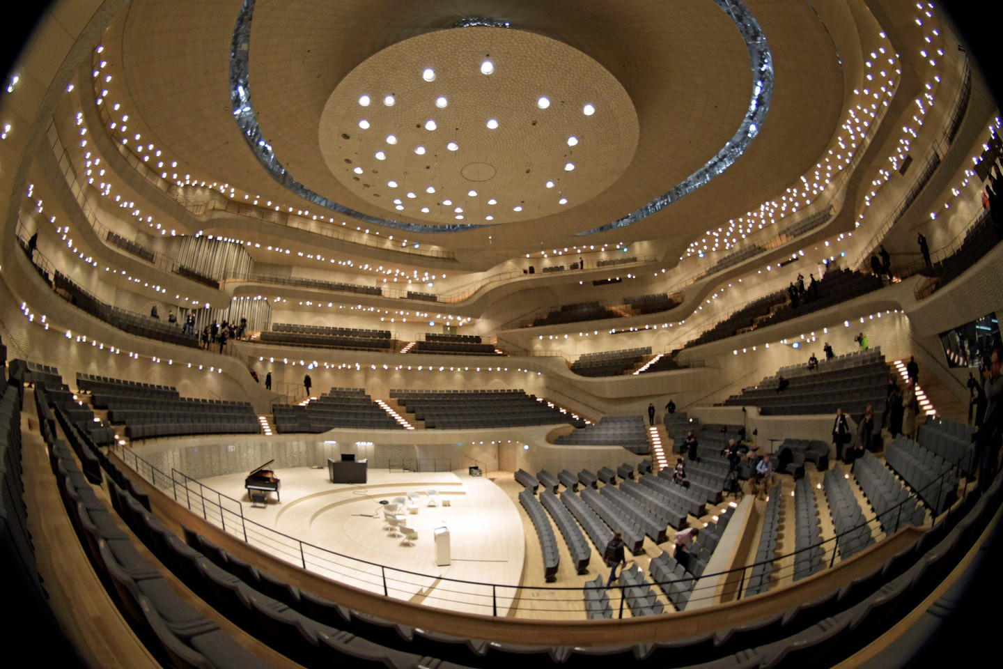 Elbės filharmonijos pastatas – įspūdingas.<br>AFP ir „Reuters“ („Scanpix“) nuotr