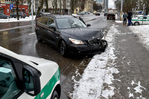 Įspėjimas vairuotojams: keliai labai slidūs, būtina laikytis šių taisyklių