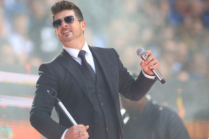 Dainininkas Robinas Thicke'as kaltinamas smurtu prieš savo šešiametį sūnų