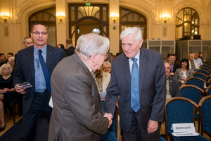 Vytautui Landsbergiui ir Valdui Adamkui bus įteiktos Laisvės premijos