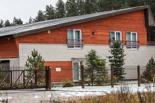 Parduodamas CŽV gandais apipintas pastatas