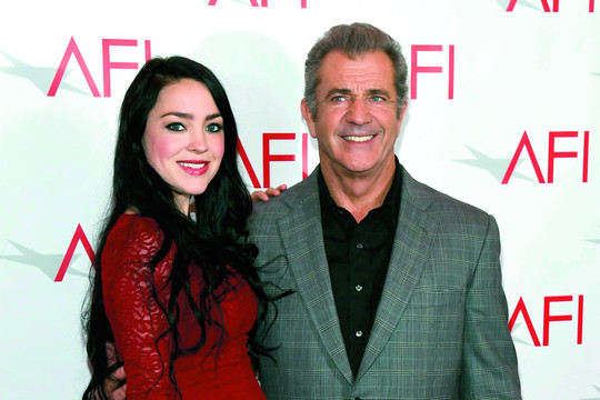 Melas Gibsonas apsirengė švarką, kurį dėvi ypatingomis progomis