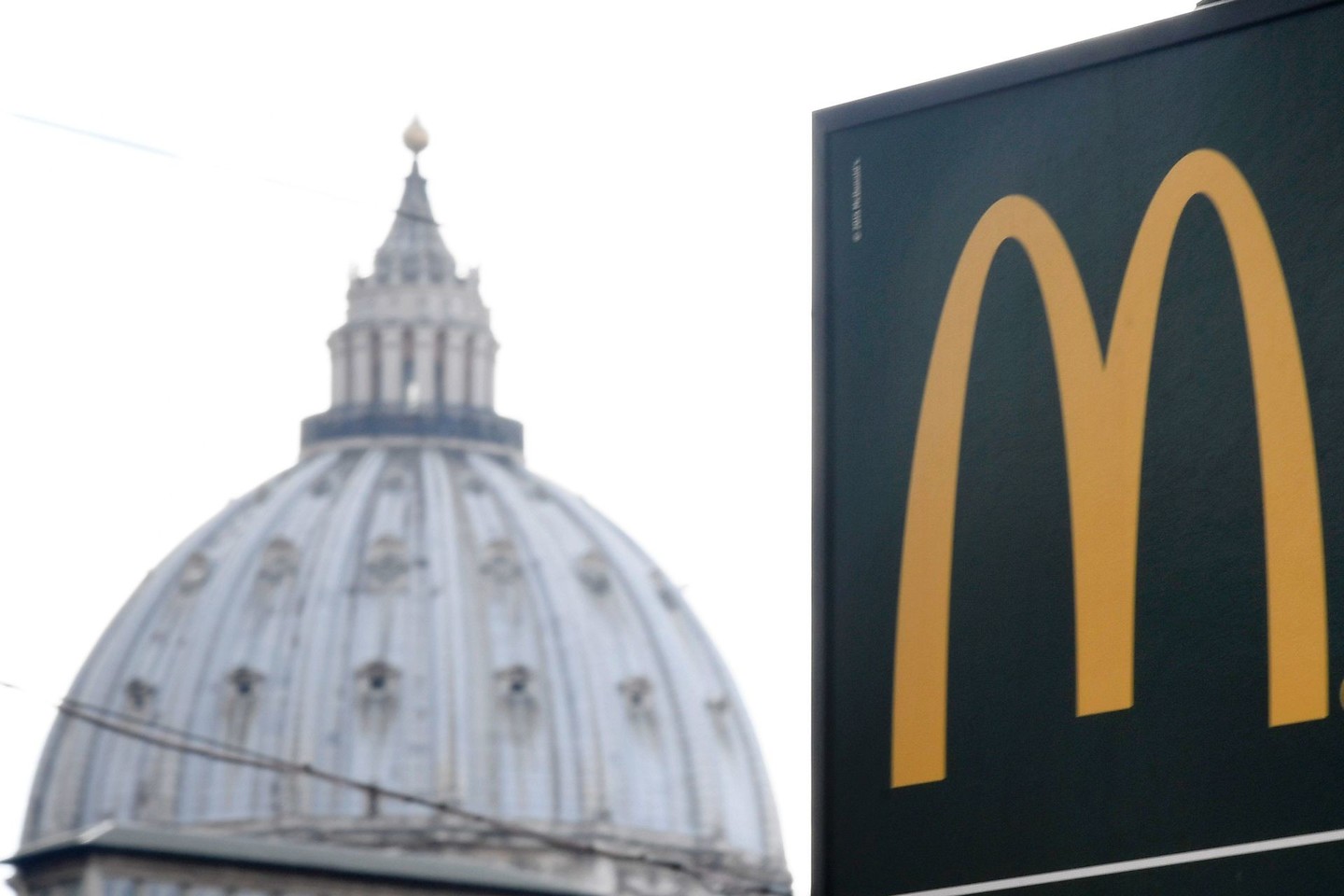 Šiemet Vatikane atsidarė „McDonald's“.<br>AFP/“Scanpix“ nuotr.