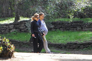 Netrukus gimdysianti Natalie Portman mėgaujasi aktyviu laisvalaikiu