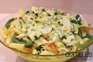 Sotu, gardu ir paprasta: vištienos salotos su makaronais