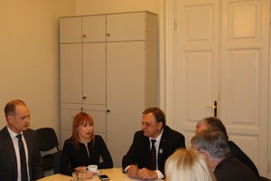 Verslas pritaria vyriausybės ketinimui mažinti universitetų skaičių