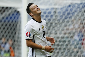 Geriausiu Vokietijos futbolininku penktą kartą išrinktas Mesutas Ozilas