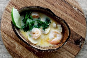 Tailandietiška sriuba – švelni, pikantiška ir nekasdieniška