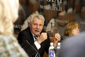 Algimantas Salamakinas apie skandalą: „Į Seimą skverbiasi naujas korupcijos modelis“