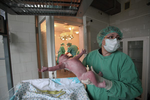 Gimdymų namuose byloje prokuroras prašo nuteisti ir pribuvėją J.I.Švedienę