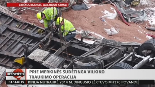 Varėnos rajone iškeltas nuo tilto nukritęs sunkvežimis (II)