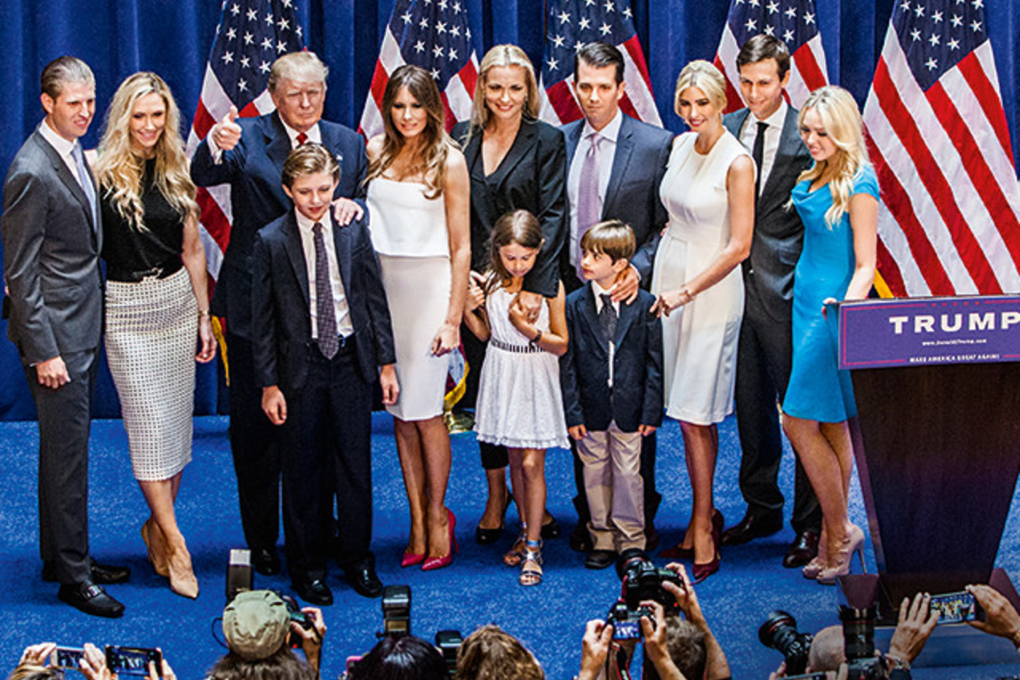 D.Trumpas su žmona, sūnumis, dukterimis, marčiomis, žentais ir anūkais 2015 birželio 16-ąją, kai buvo paskelbta apie rinkimų kovos pradžią.