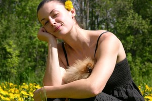 Laura Imbrasienė nuo vyro ir sūnaus dovanų gavo pienių pievą