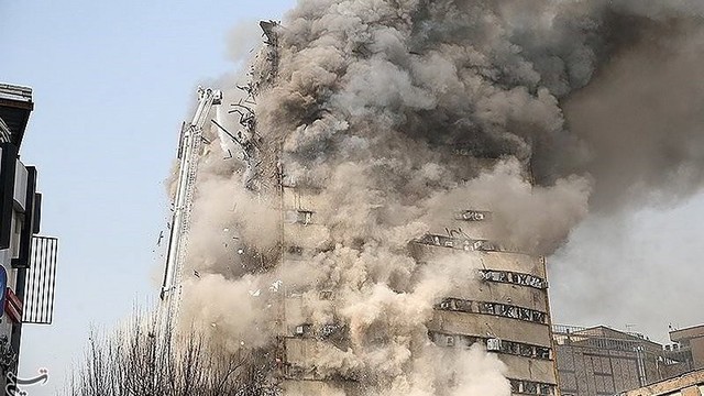 Siaubingas istorinio pastato gaisras ir griūtis:  žuvusieji skaičiuojami šimtais