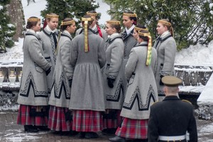 Keista nuotrauka: koks iš tiesų šio kario ūgis?