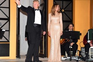 Auksinė mergaitė: prieš vyro Donaldo Trumpo inauguraciją sužibėjo žmona Melania