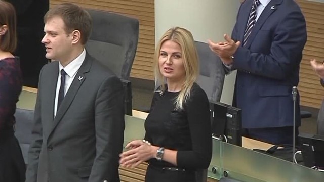 Skandaluose klimpstanti Greta Kildišienė traukiasi iš Seimo