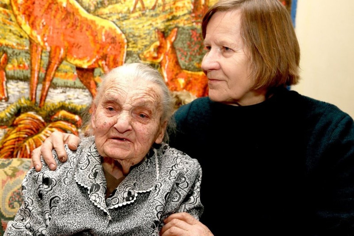 92 metų panevėžietės Adelės Saveikienės gyvenimas apsiriboja jos butu ketvirtame aukšte.<br>A.Švelnos (panskliautas.lt) nuotr.
