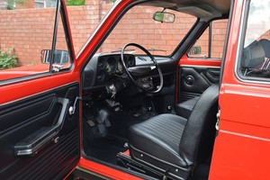 Rusas parduoda sunkiai įsivaizduojamos būklės „Niva“ už neįtikėtiną kainą