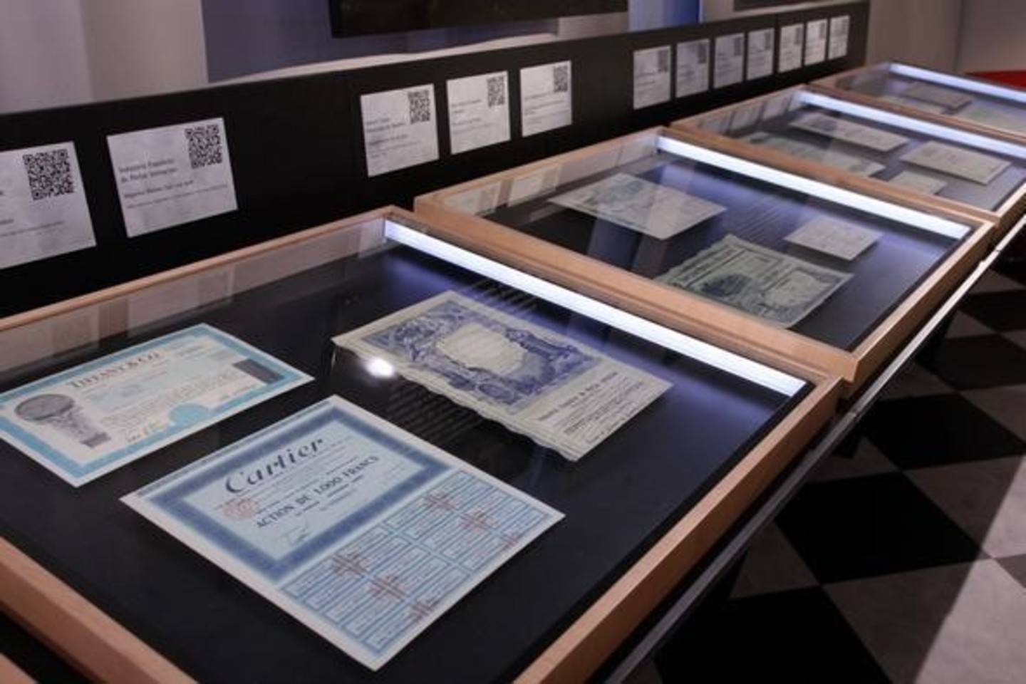 Istorinių vertybinių popierių kolekcija iš Olteno Šveicarijoje persikels į Finansų muziejų Ciuriche.<br>Olteno muziejaus nuotr.