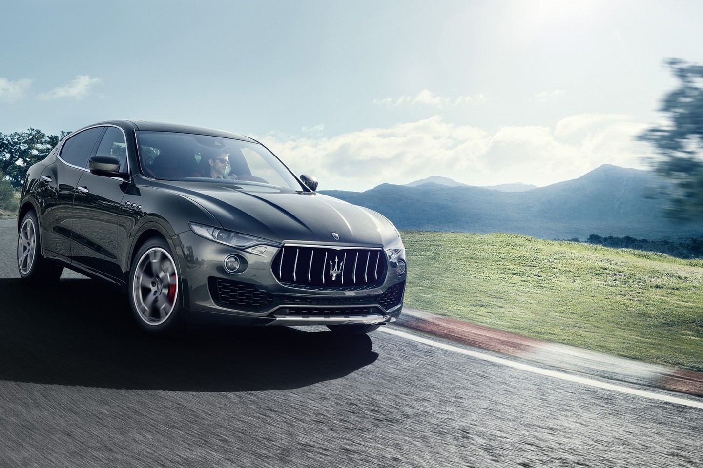 Visureigiui „Maserati Levante“ sukūrė ypatingas padangas.<br>Gamintojo nuotr.