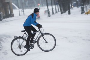 5 patarimai, kaip važinėti dviračiu žiemą ir pasiruošti pačiam