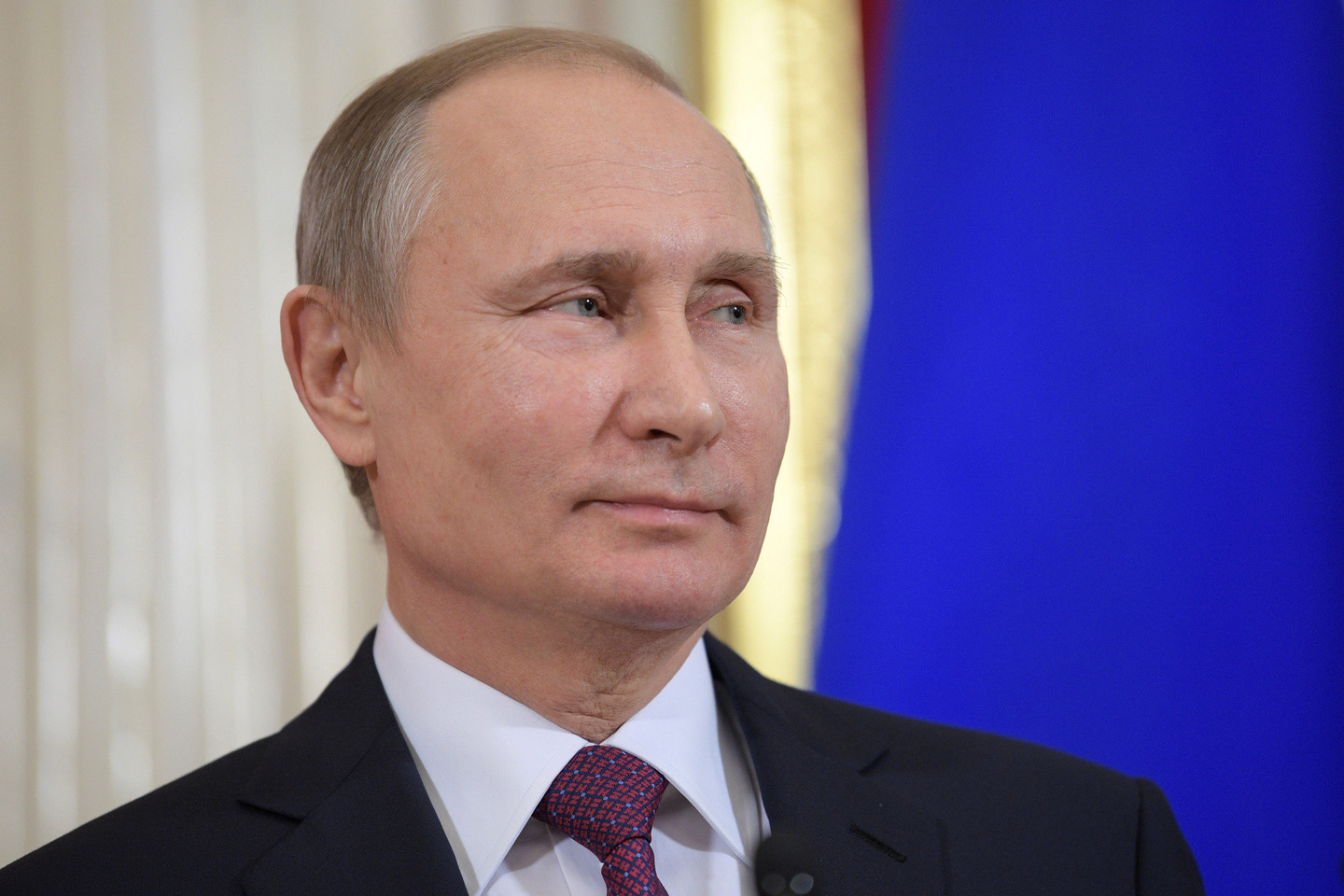 V.Putinas tiesiog pavogė amerikiečio žiedą.<br>Reuters/Scanpix nuotr.