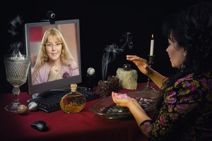 Kodėl žmonės taip mielai leidžiasi mulkinami šarlatanų?