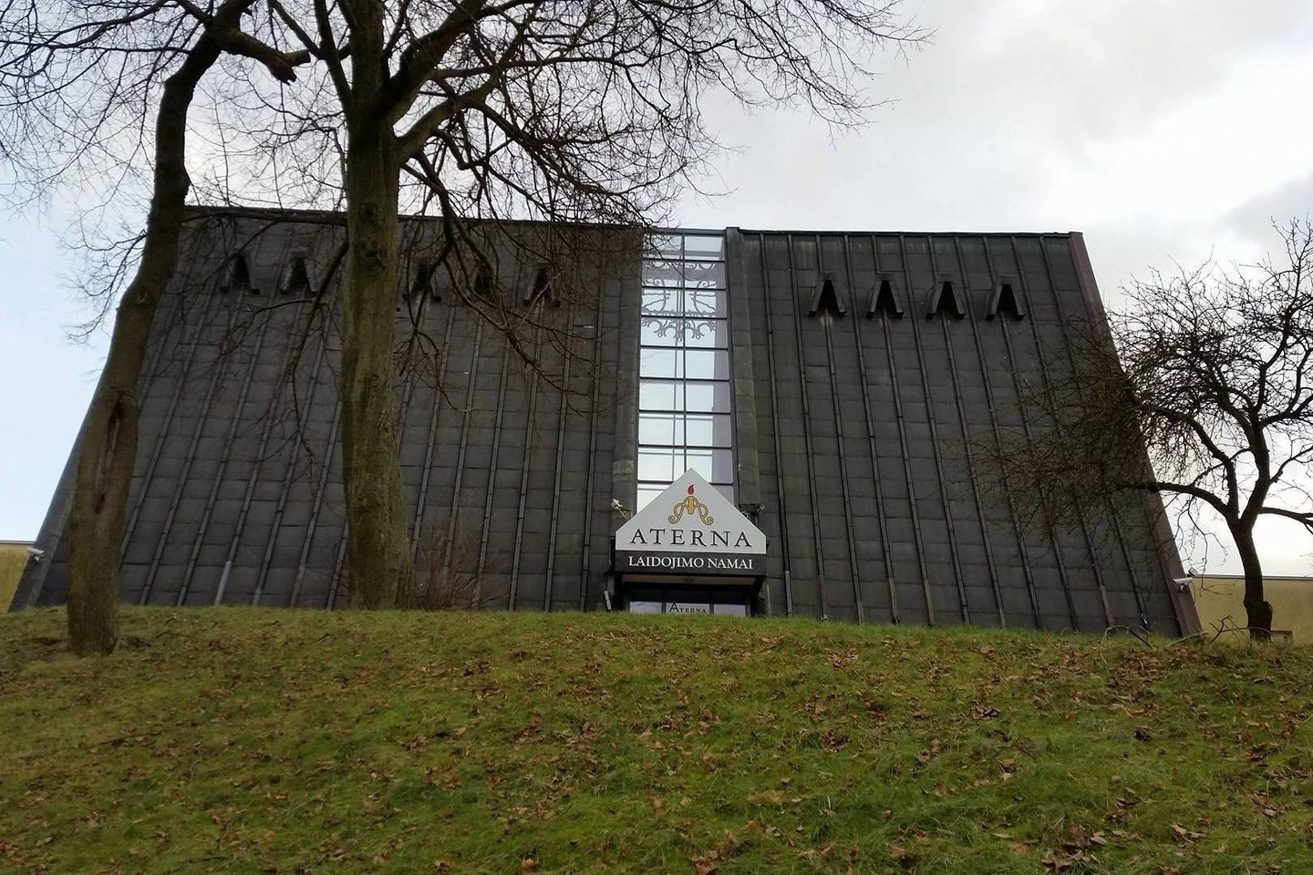 Paupių rajono gyventojai pasipiktino: „Tokia žinia, mums gyventojams, buvo šokas. Juk tai gyvenamųjų namų rajonas. Nejaugi galima tokia krematoriumo statyba miesto ribose ir vos ne miesto centre“.<br>Lrytas.lt nuotr.