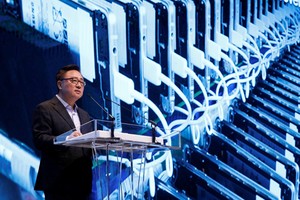 „Samsung“ atgailauja ir pristato naują išmaniųjų seriją