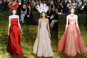 „Dior“ aukštosios mados šou panardino į pasaką